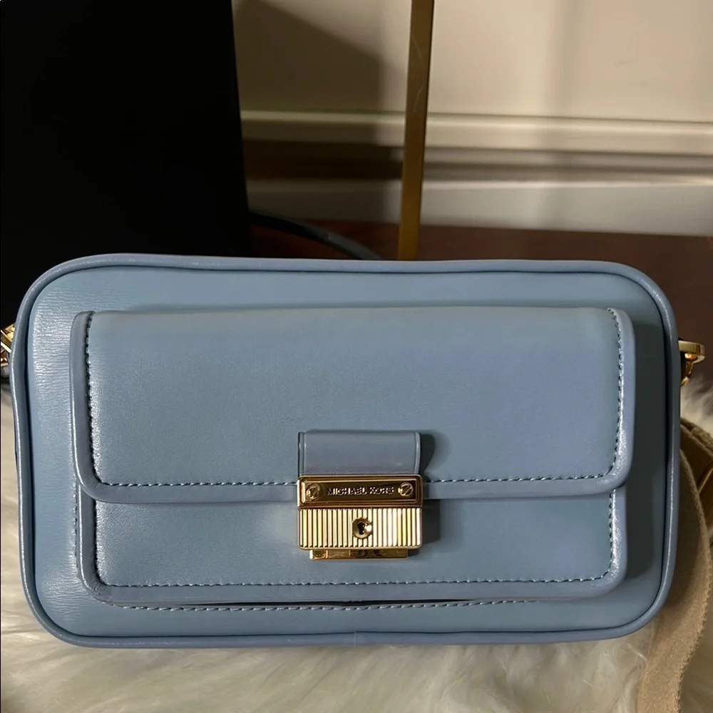 Michael Kors Bradshaw Medium Leather Pocket Camera Crossbody NWOT Dust Bag - Picture 5 of 17